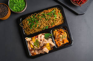 Pepper Garlic Chicken And Egg Hakka Noodles Combo