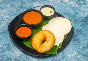 Idly (2pcs) Medu Vada (1pcs)