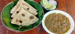 Chapati With Kadala Curry And Salad Combo