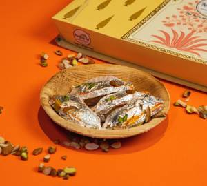 Kesar Gujiya( Mawa Shape)