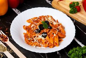 Mixed sauce spaghetti pasta