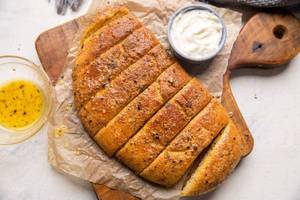 Garlic Bread Sticks with Cheese Dip