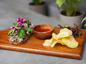 Mushroom Zenwich With Herbed Ricotta Spread