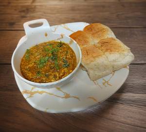 Double Boiled Egg Bhurji (Gravy)