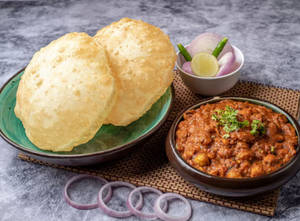 Chole Bhature (2pcs Bhature + Choley)