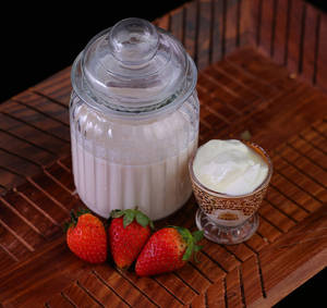 Strawberry Banana Greek Yogurt Shakes 300ml