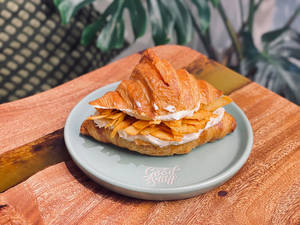 Oman Chips Croissant