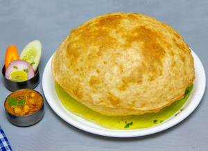 5 poori with chole [300 ml]
