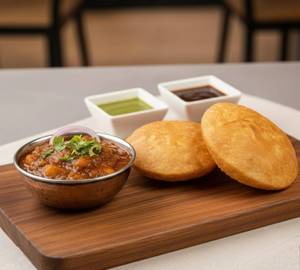 Khasta Kachori with Cholee sabzi
