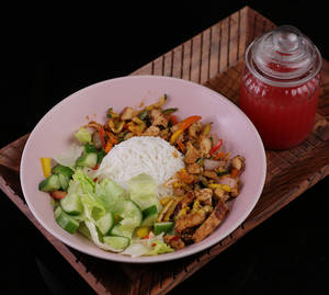Thai Chicken Rice Salad Bowl With Fruit Juice