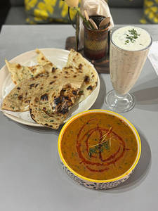 Dal Makhni + Plain Paratha