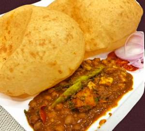 Paneer wale chole bhature [2 bhature]