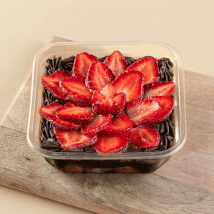 Traditional Chocolate Strawberry Gateau - Delforme
