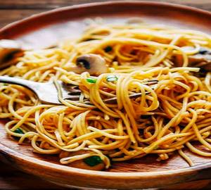 Mushroom Hakka Noodles
