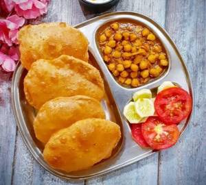 Poori With Chole(4Pc)