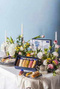 Festive Box Of Eclairs [Mix Flavors]