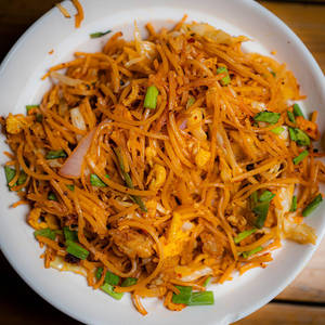 Mushroom Schezwan Noodles