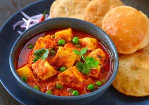 Matar Paneer With Poori (4 Pc)