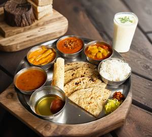 Bajri Rotla Thali