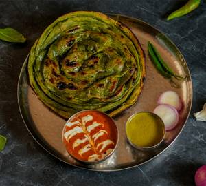 Palak Paratha With Dal Makhani