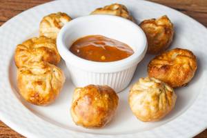 Veg Fried Momos [8 Pieces]