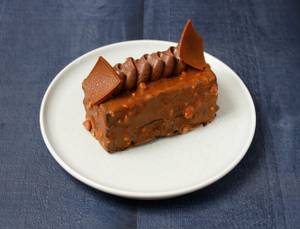 Moist Chocolate Cake [100 g]