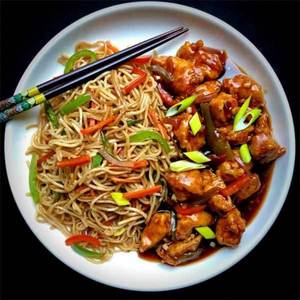 Chicken Hakka Noodles With Chicken Manchurian