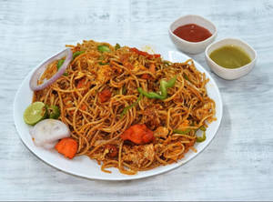 Chicken Noodles In Chilli Garlic Sauce