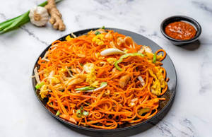 Chicken Noodles In Schezwan Sauce