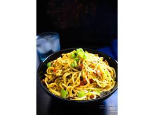 Chilly Garlic Noodles (Veg)