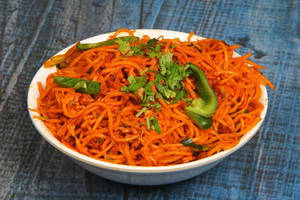Veggie Noodles In Schezwan Sauce