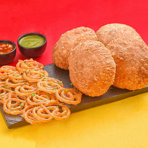 4 Pcs Pyaaz Kachori + 250 Grams Jalebi