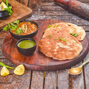 Khameeri Kulcha With Chole