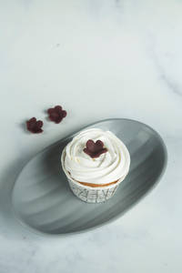 Vanilla Butter Cream Cup Cake Large