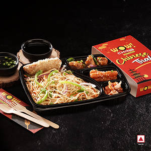 Chicken Thali - Veg Hakka Noodles with Chilli Chicken