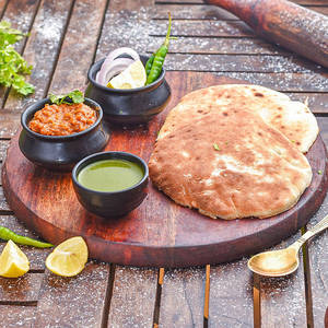 Keema Nutri With Khameeri Kulcha