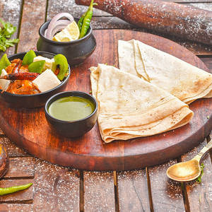 Kadhai Paneer With Rumali Roti