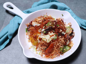 Veg Mee Krob Noodles