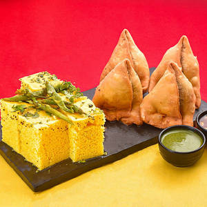 4 Pcs Samosa + 250 Grams Dhokla