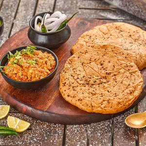 Whole Wheat Kulcha(2pcs) With Paneer Bhurji
