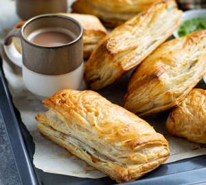 Paneer Puff 1 Nos