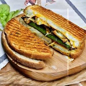 Cheeese Chicken Bhujiya Grilled Sandwich