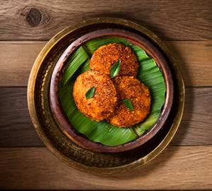 Podi Idli (5 Pieces) With Fish Curry