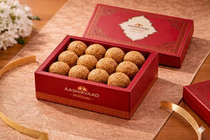 Til Jaggery Laddoo Box (12 pcs) (240 gms)