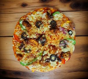 Chicken pizza with extra cheese + campa