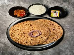 Onion Paratha (Butter & Pickle)