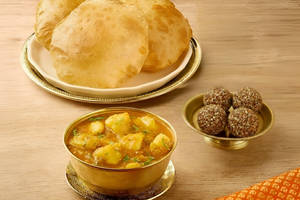 Aloo Poori & Til Jaggery Laddoo Meal (Serves 1)