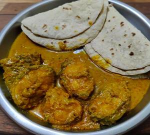 4 Pcs Fish Gravy With 4 Tawa Roti