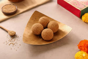 Til Jaggery Laddoo (4 pcs) (80 gms)
