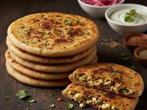 Paneer Kulcha (Butter & Pickle)